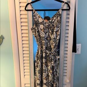 Sleeveless V-Neck Paisley pantsuit in paisley